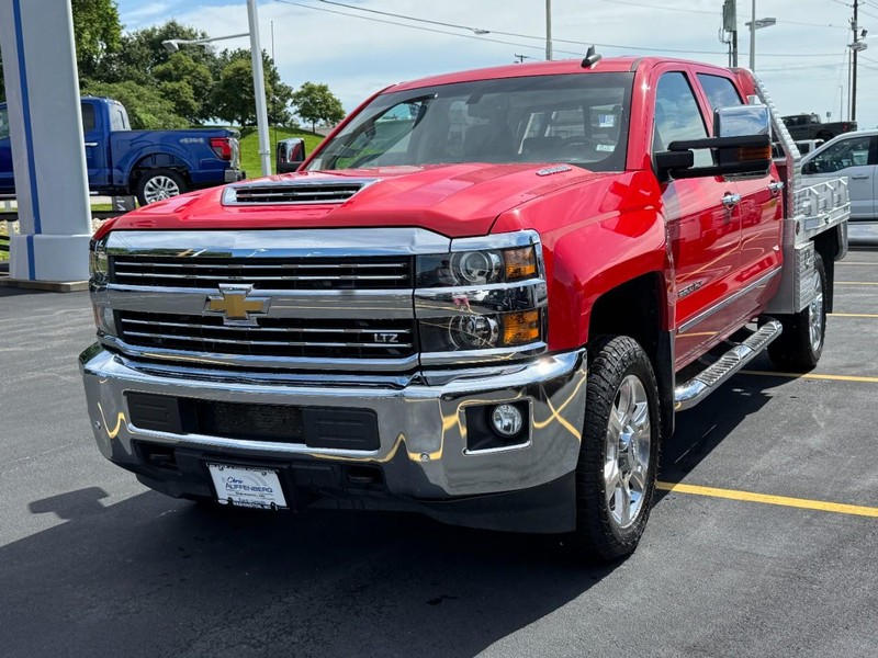 Chevrolet Silverado 2500HD Vehicle Full-screen Gallery Image 07