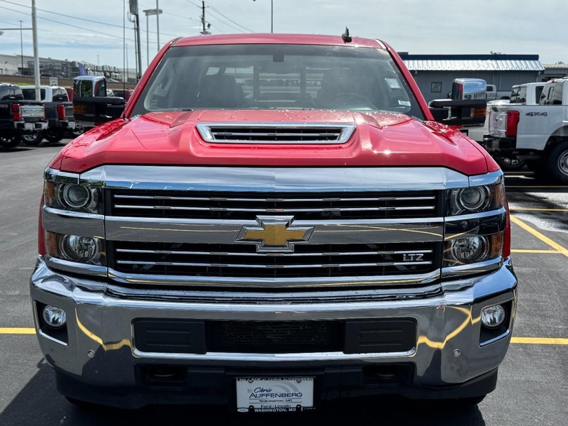 Chevrolet Silverado 2500HD Vehicle Full-screen Gallery Image 08