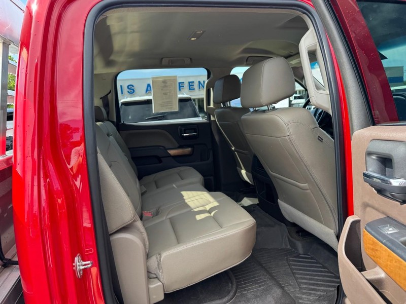 Chevrolet Silverado 2500HD Vehicle Full-screen Gallery Image 10