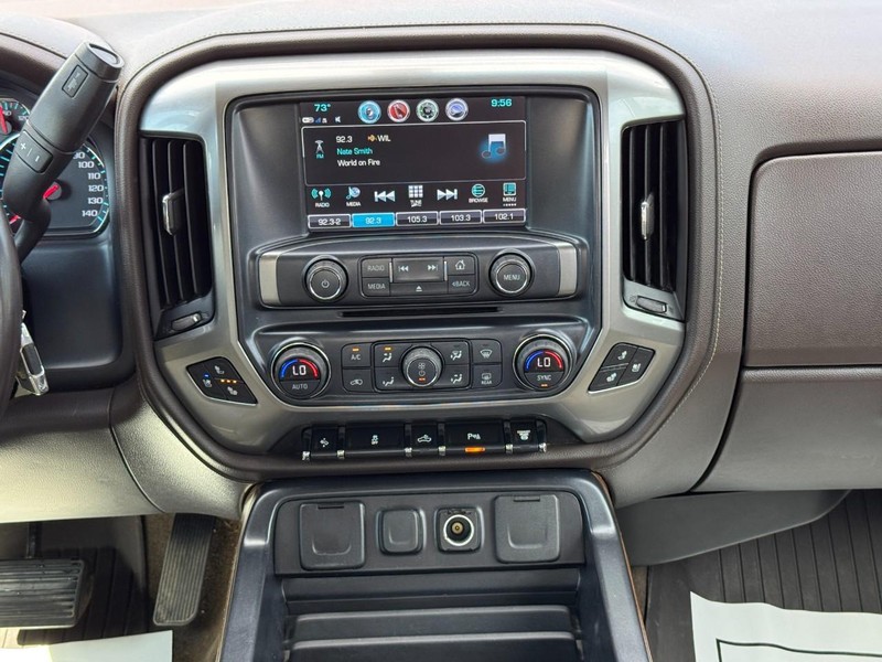 Chevrolet Silverado 2500HD Vehicle Full-screen Gallery Image 13