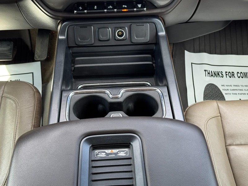 Chevrolet Silverado 2500HD Vehicle Full-screen Gallery Image 14