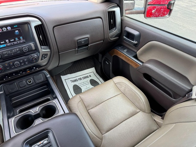 Chevrolet Silverado 2500HD Vehicle Full-screen Gallery Image 15