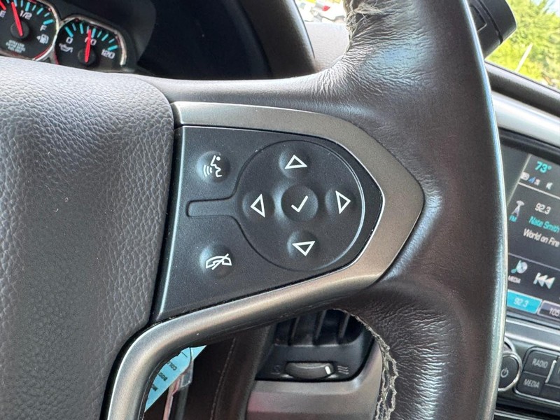 Chevrolet Silverado 2500HD Vehicle Full-screen Gallery Image 18