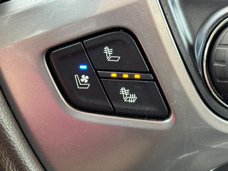 Chevrolet Silverado 2500HD Vehicle Full-screen Gallery Image 21