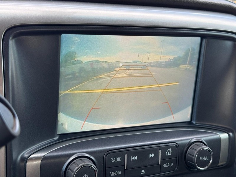 Chevrolet Silverado 2500HD Vehicle Full-screen Gallery Image 23