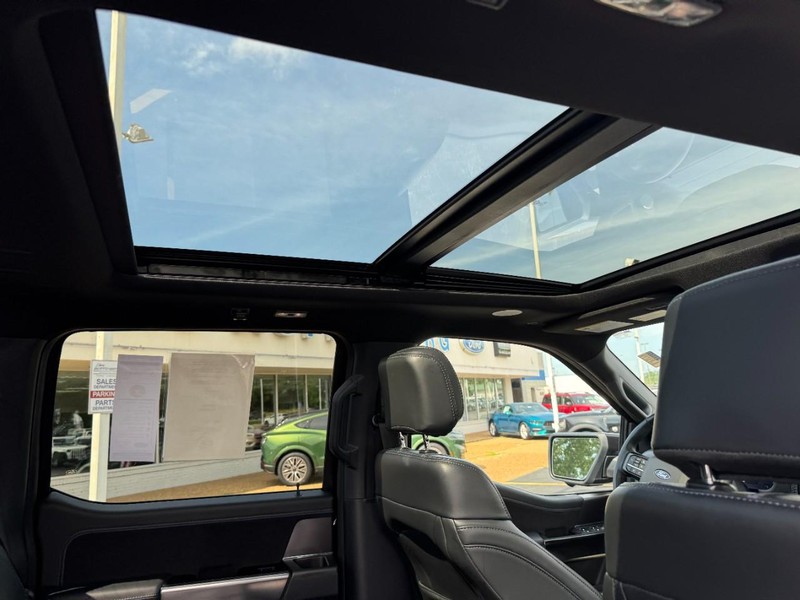 Ford F-150 Vehicle Full-screen Gallery Image 11
