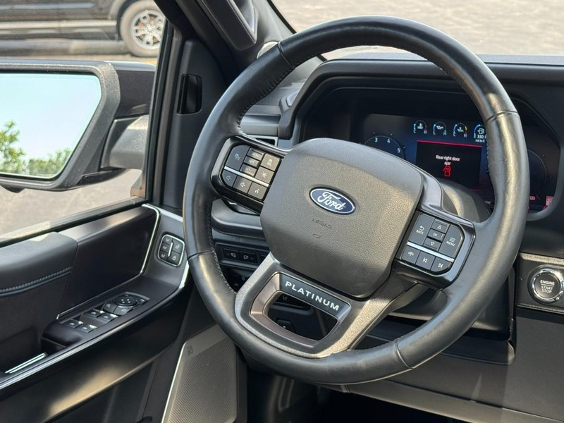 Ford F-150 Vehicle Full-screen Gallery Image 13
