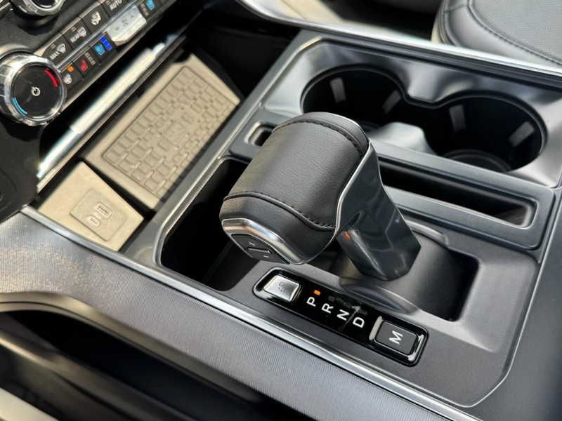 Ford F-150 Vehicle Full-screen Gallery Image 21