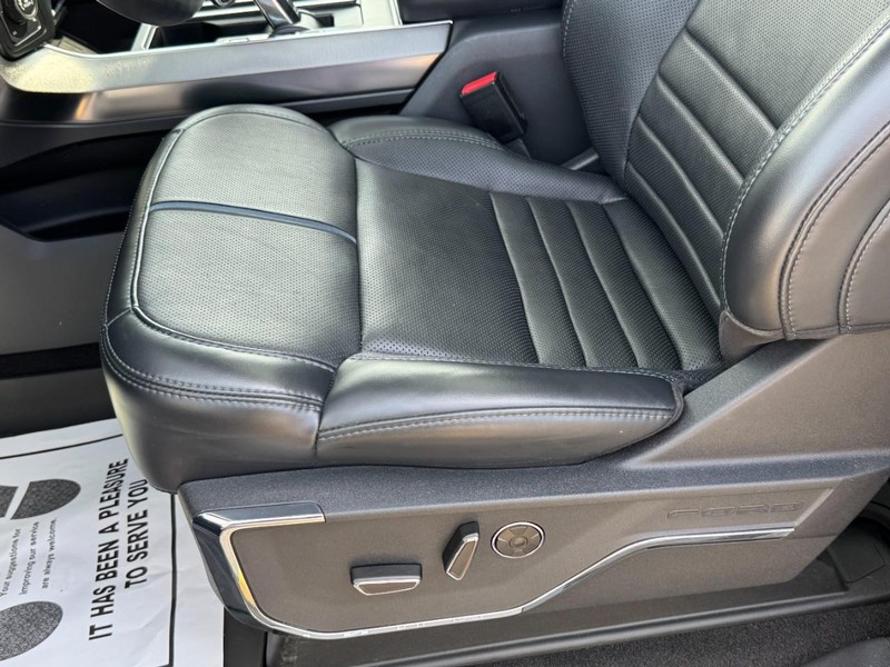 Ford F-150 Vehicle Full-screen Gallery Image 26