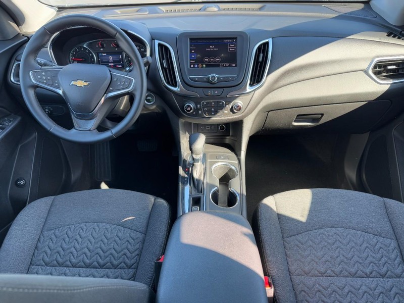 Chevrolet Equinox Vehicle Full-screen Gallery Image 11