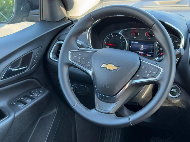 Chevrolet Equinox Vehicle Full-screen Gallery Image 12
