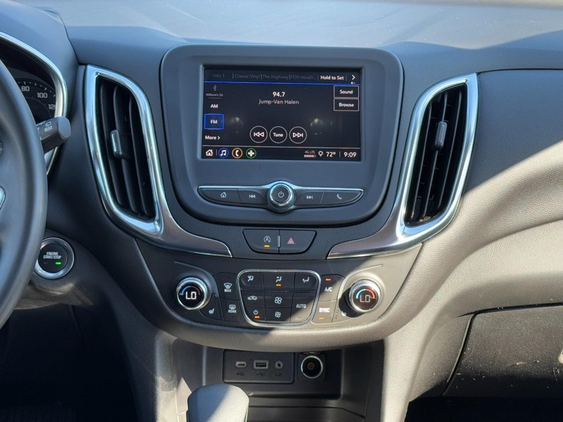 Chevrolet Equinox Vehicle Full-screen Gallery Image 13
