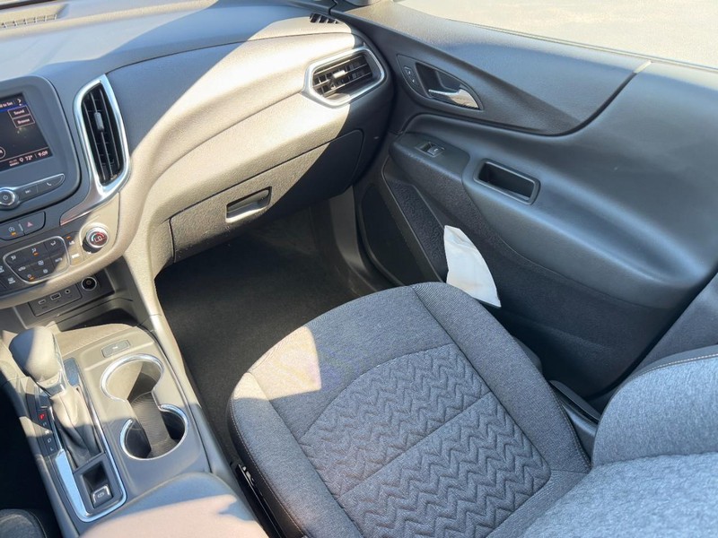 Chevrolet Equinox Vehicle Full-screen Gallery Image 15