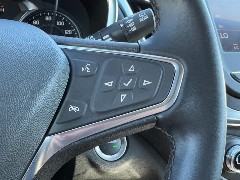 Chevrolet Equinox Vehicle Full-screen Gallery Image 17