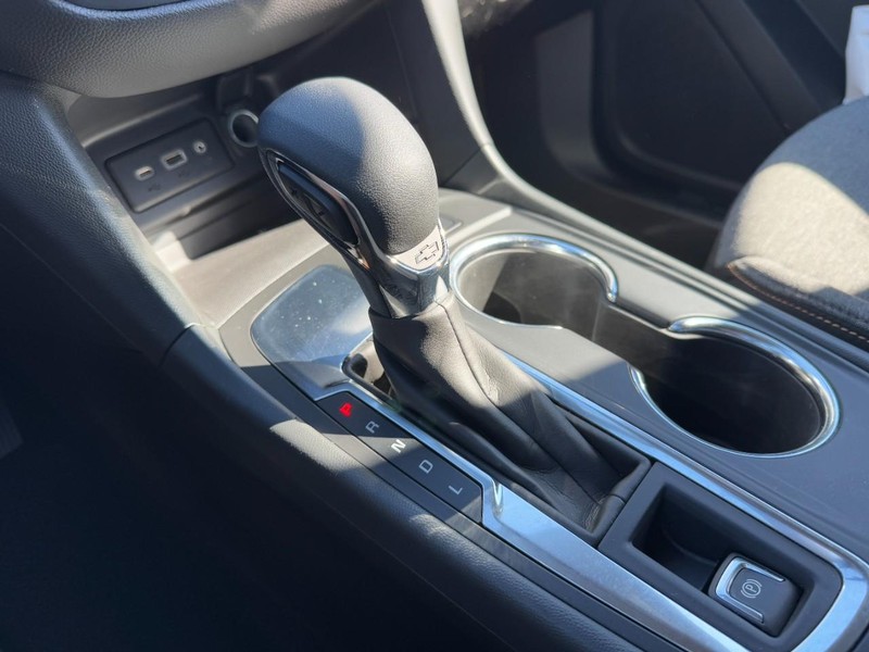Chevrolet Equinox Vehicle Full-screen Gallery Image 19