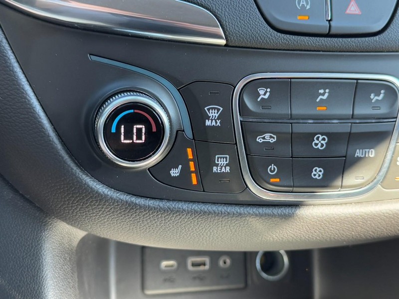 Chevrolet Equinox Vehicle Full-screen Gallery Image 20