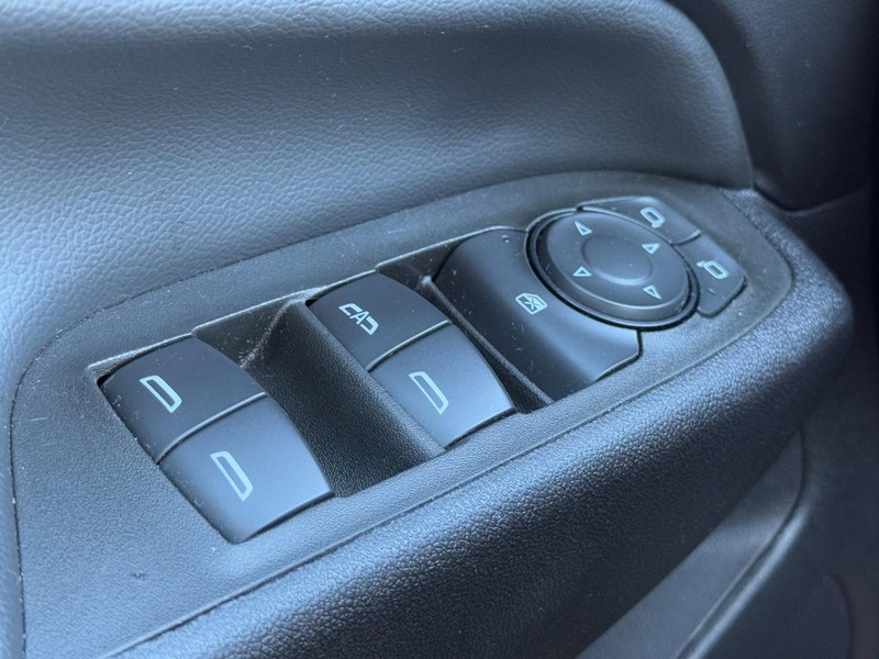 Chevrolet Equinox Vehicle Full-screen Gallery Image 22