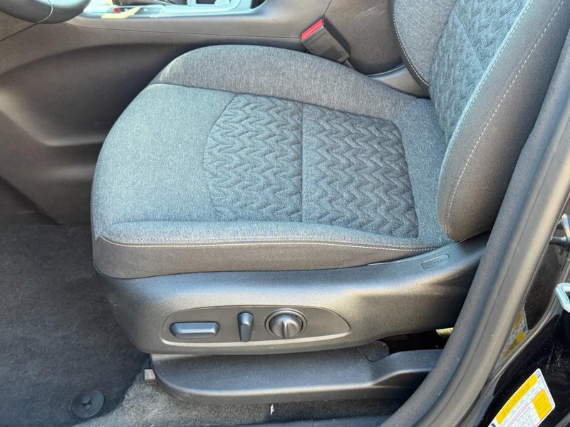 Chevrolet Equinox Vehicle Full-screen Gallery Image 23
