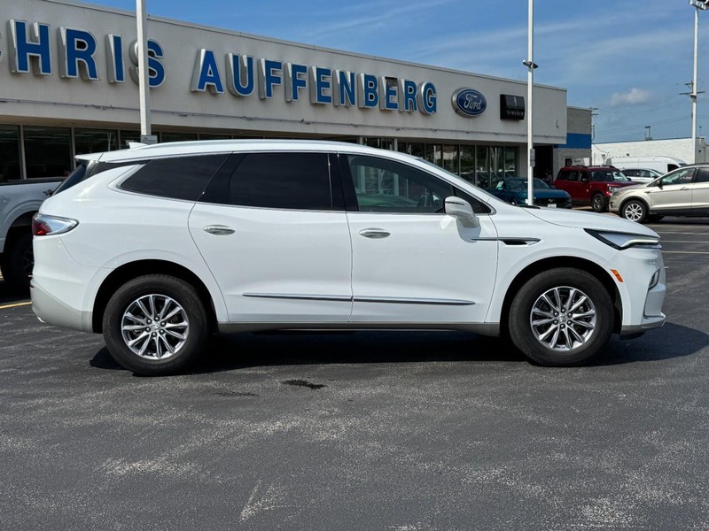 Buick Enclave Vehicle Full-screen Gallery Image 01