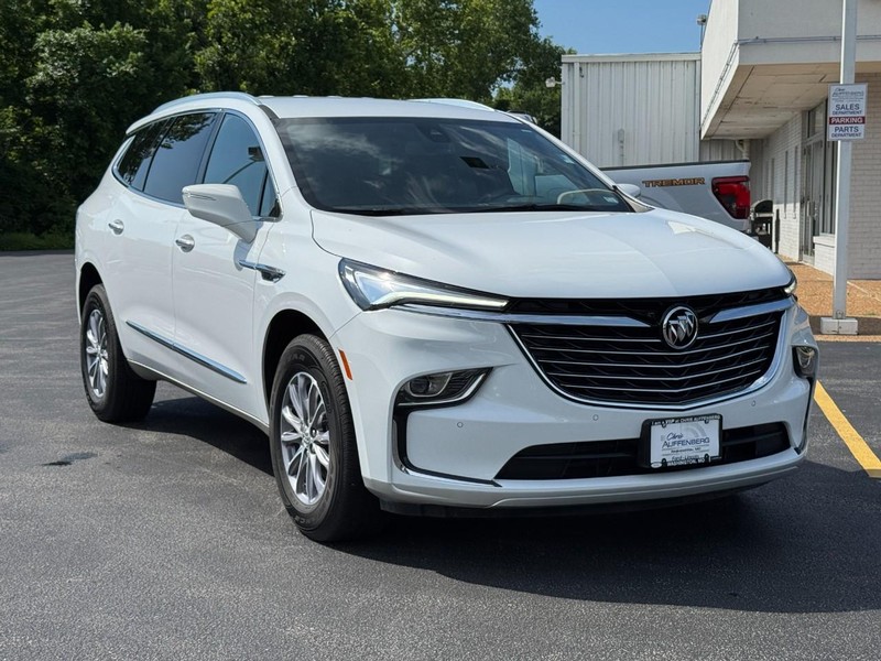 Buick Enclave Vehicle Full-screen Gallery Image 02