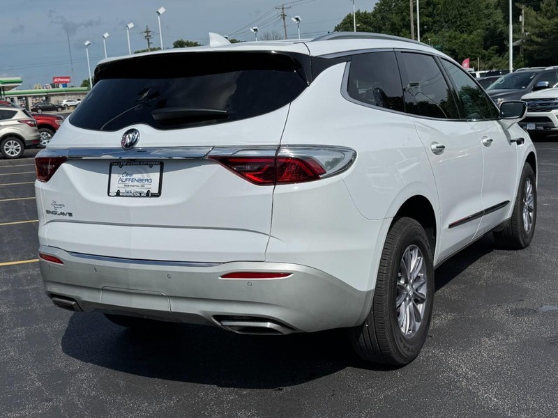 Buick Enclave Vehicle Full-screen Gallery Image 03
