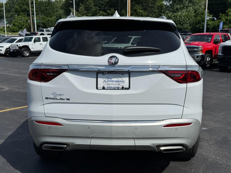 Buick Enclave Vehicle Full-screen Gallery Image 04