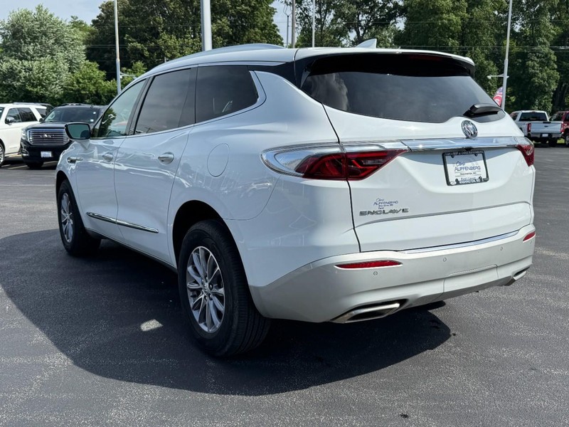 Buick Enclave Vehicle Full-screen Gallery Image 06
