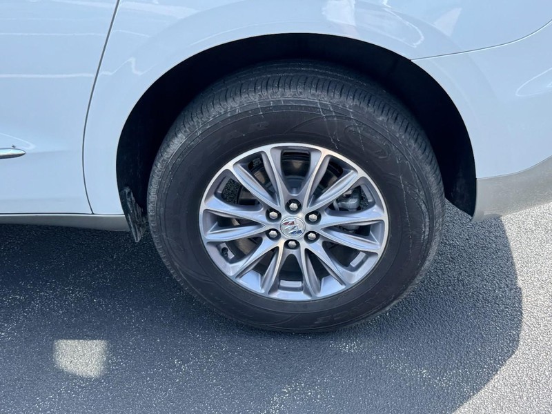 Buick Enclave Vehicle Full-screen Gallery Image 07