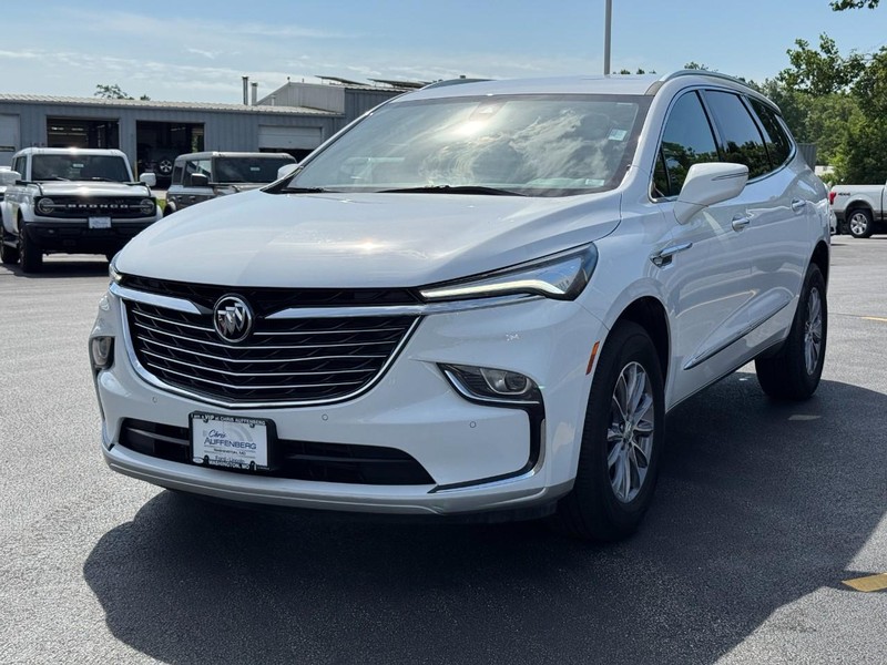 Buick Enclave Vehicle Full-screen Gallery Image 08