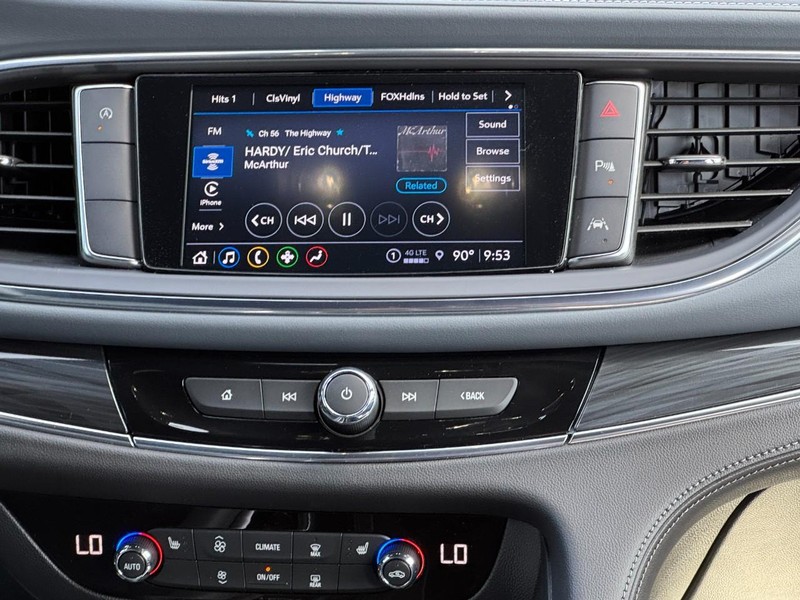 Buick Enclave Vehicle Full-screen Gallery Image 14