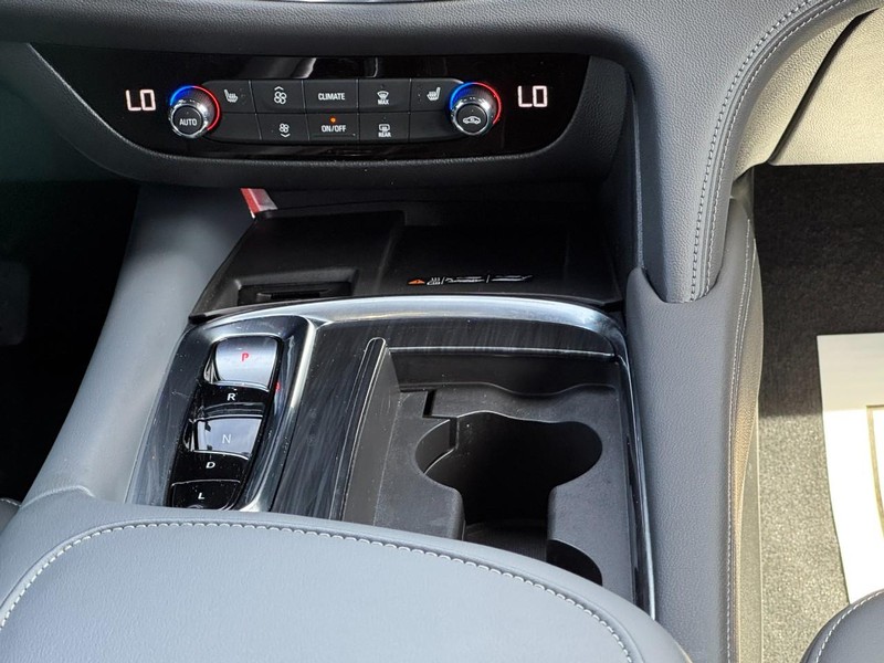 Buick Enclave Vehicle Full-screen Gallery Image 15