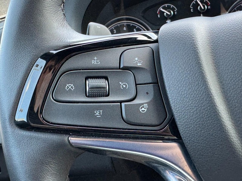 Buick Enclave Vehicle Full-screen Gallery Image 17