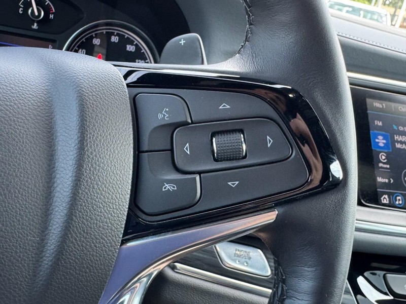 Buick Enclave Vehicle Full-screen Gallery Image 18