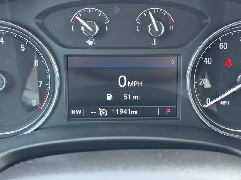 Buick Enclave Vehicle Full-screen Gallery Image 19