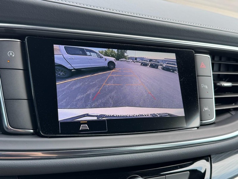 Buick Enclave Vehicle Full-screen Gallery Image 21