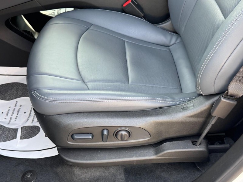 Buick Enclave Vehicle Full-screen Gallery Image 23