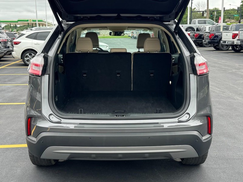 Ford Edge Vehicle Full-screen Gallery Image 05