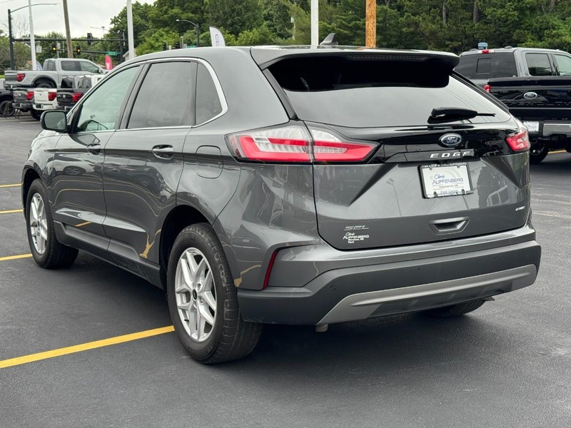 Ford Edge Vehicle Full-screen Gallery Image 06