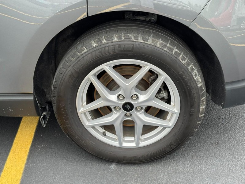 Ford Edge Vehicle Full-screen Gallery Image 07