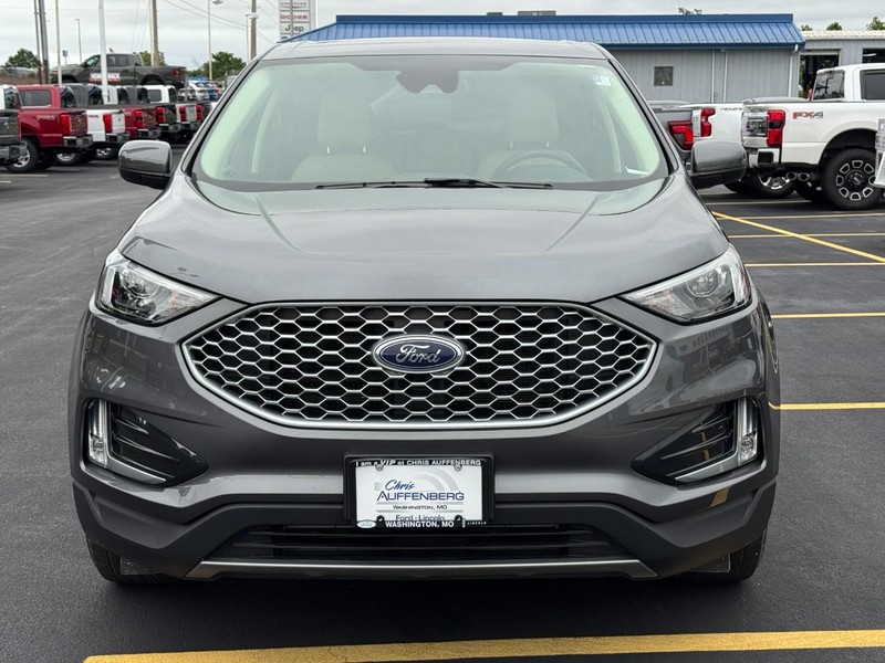 Ford Edge Vehicle Full-screen Gallery Image 09