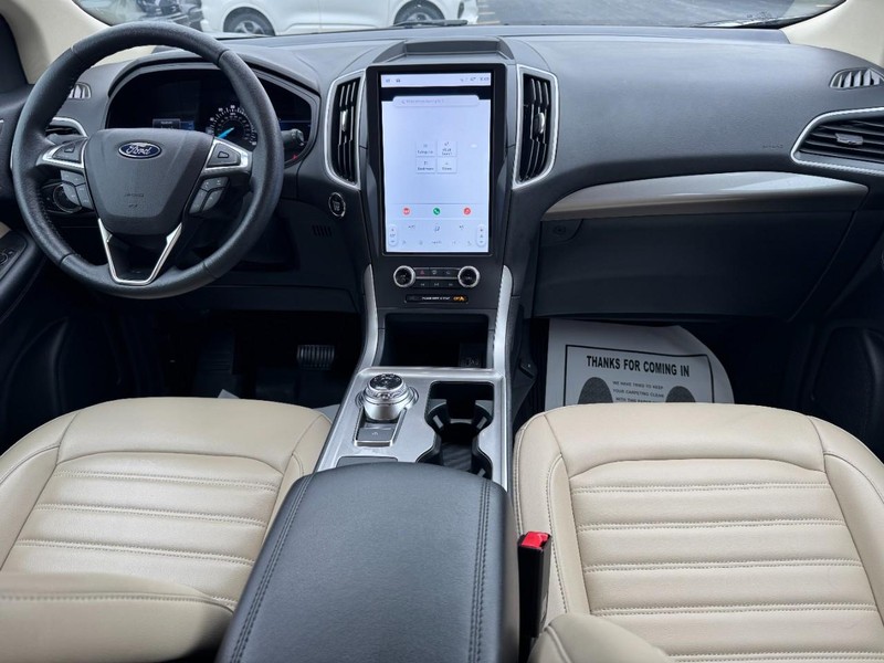 Ford Edge Vehicle Full-screen Gallery Image 11