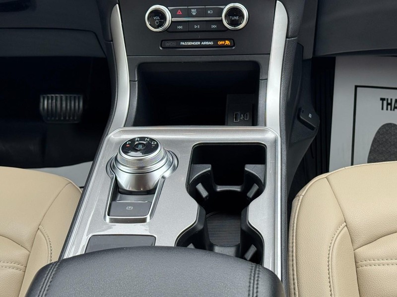 Ford Edge Vehicle Full-screen Gallery Image 14