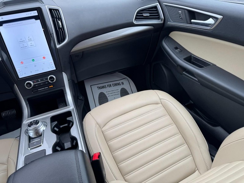 Ford Edge Vehicle Full-screen Gallery Image 15