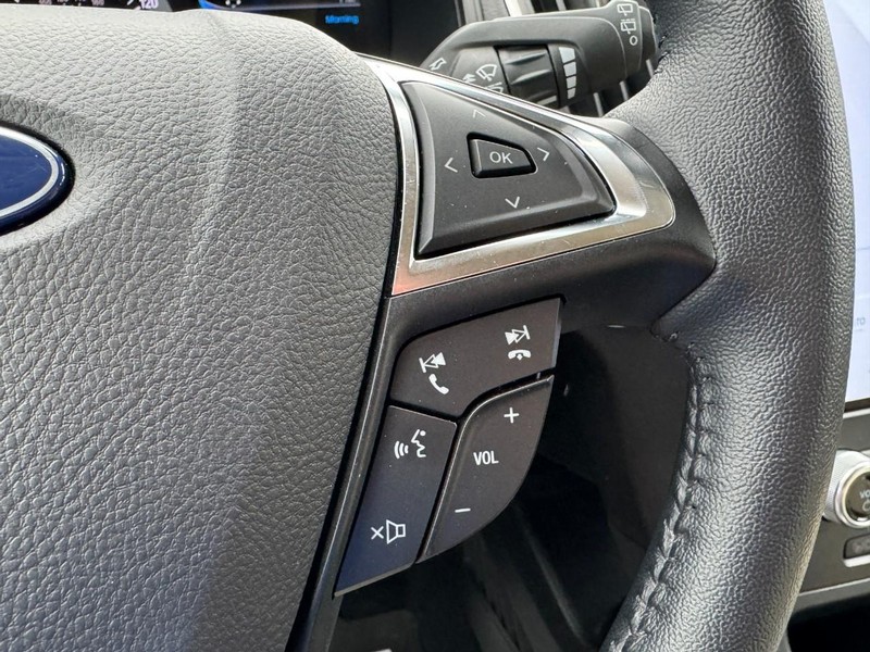 Ford Edge Vehicle Full-screen Gallery Image 17
