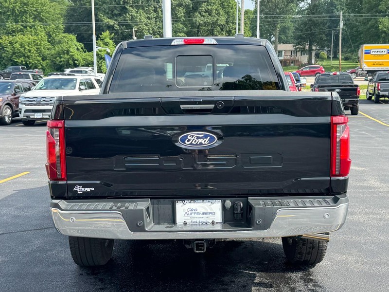 Ford F-150 Vehicle Full-screen Gallery Image 04