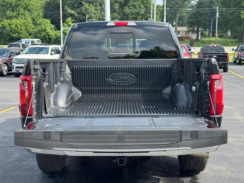 Ford F-150 Vehicle Full-screen Gallery Image 05