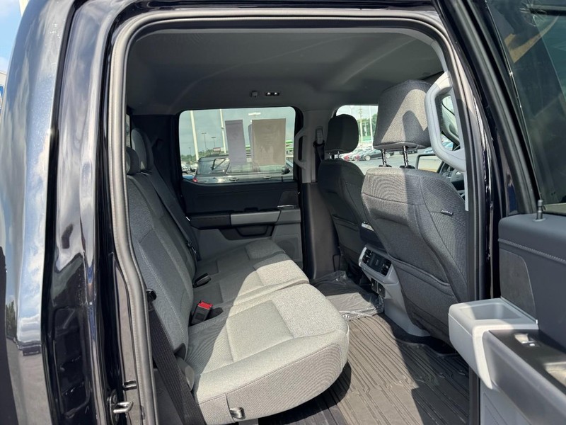 Ford F-150 Vehicle Full-screen Gallery Image 10
