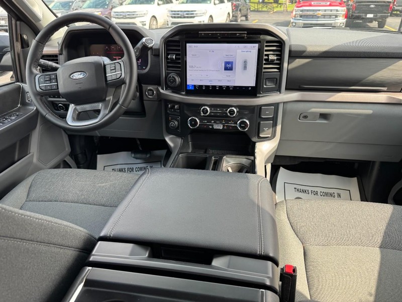 Ford F-150 Vehicle Full-screen Gallery Image 11
