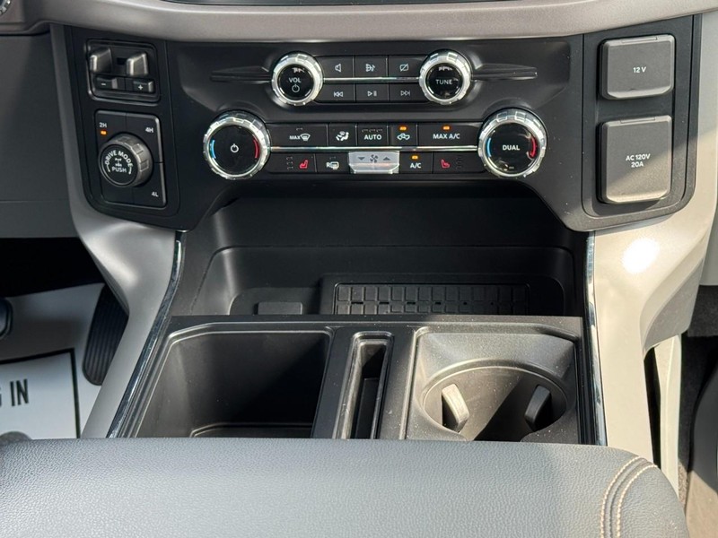 Ford F-150 Vehicle Full-screen Gallery Image 14
