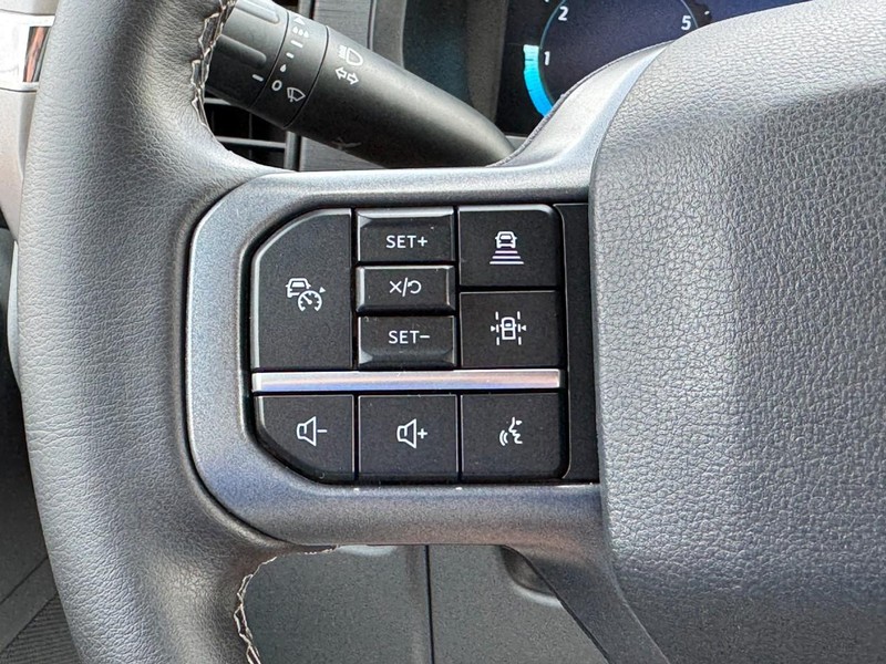 Ford F-150 Vehicle Full-screen Gallery Image 16